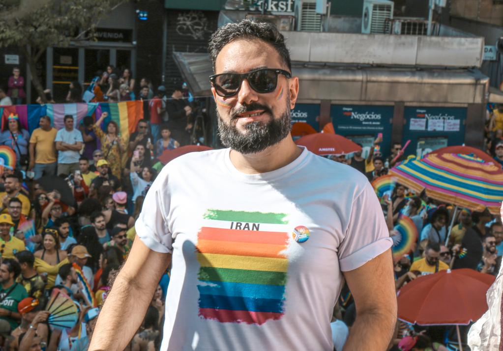 O refugiado iraniano Navid discursou no trio de abertura da 28ª edição da Parada do Orgulho LGBT+ de São Paulo. Foto: ACNUR/Alana Oliveira