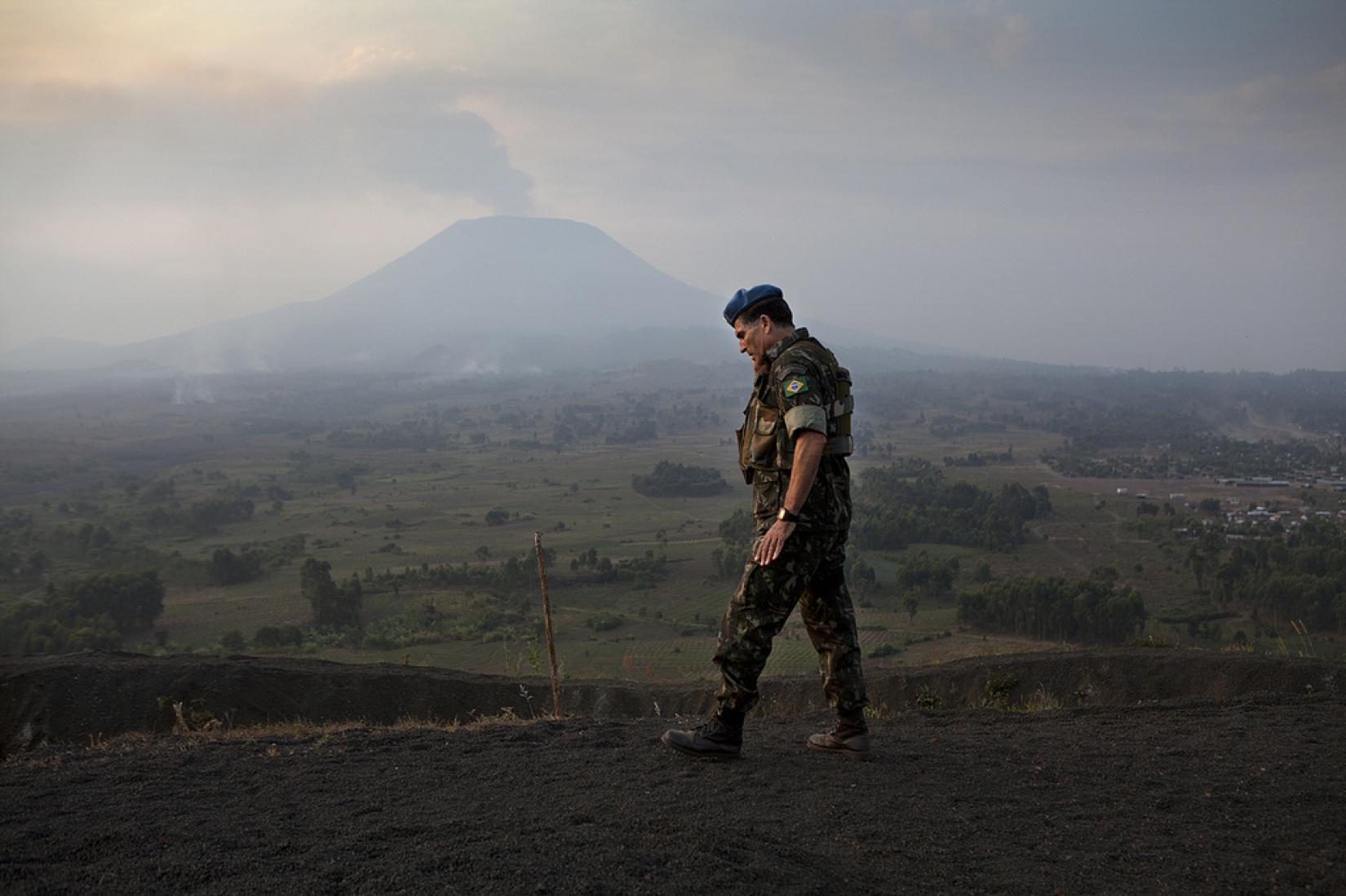 O general brasileiro Carlos Alberto dos Santos Cruz durante missão próximo a Goma, cidade retomada pela ONU na República Democrática do Congo (RDC). Foto MONUSCO/Sylvain Liechti