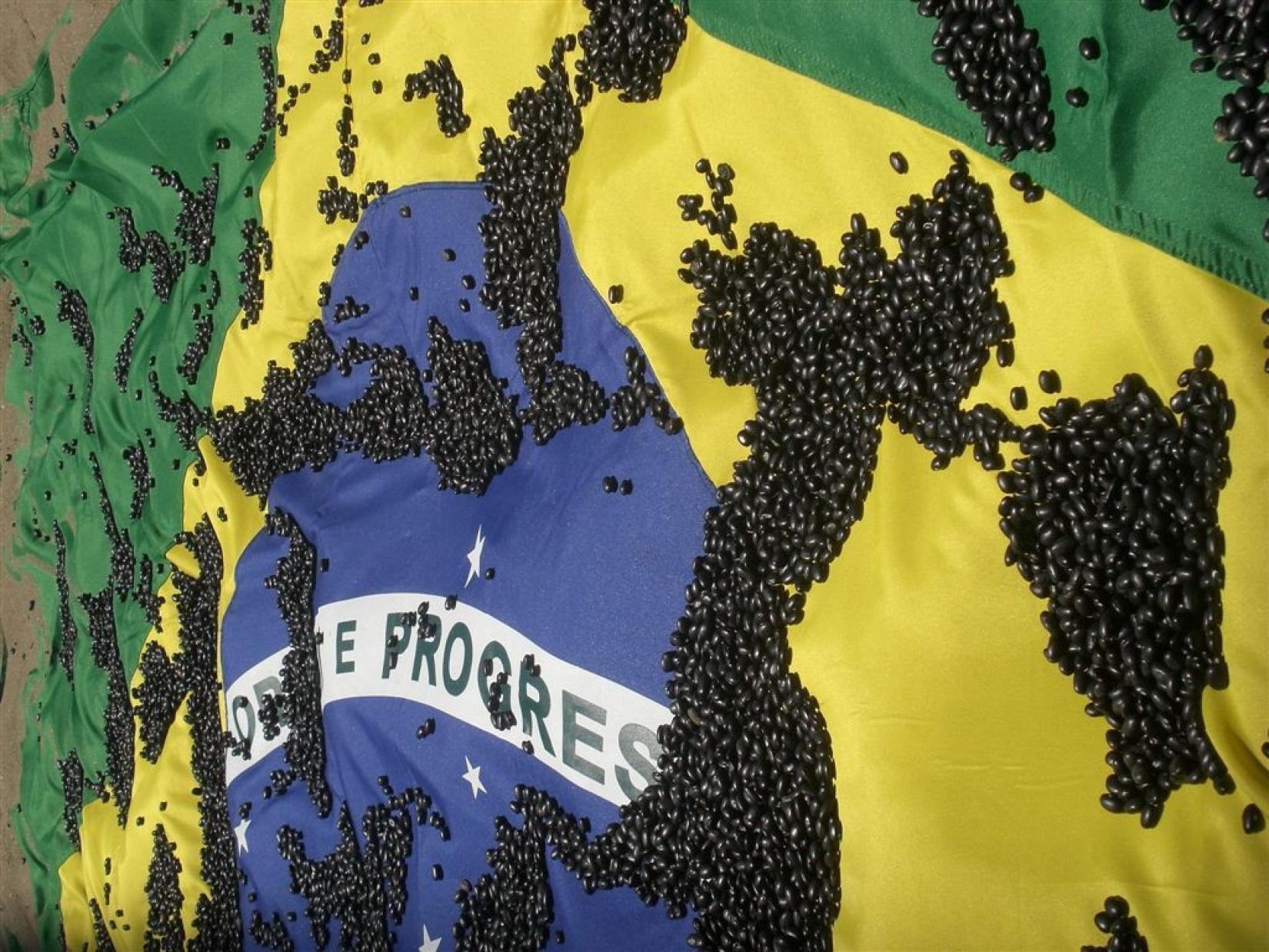 Protesto no Rio de Janeiro chama a atenção comparando a alta cifra de homicídios da cidade a grãos de feijão