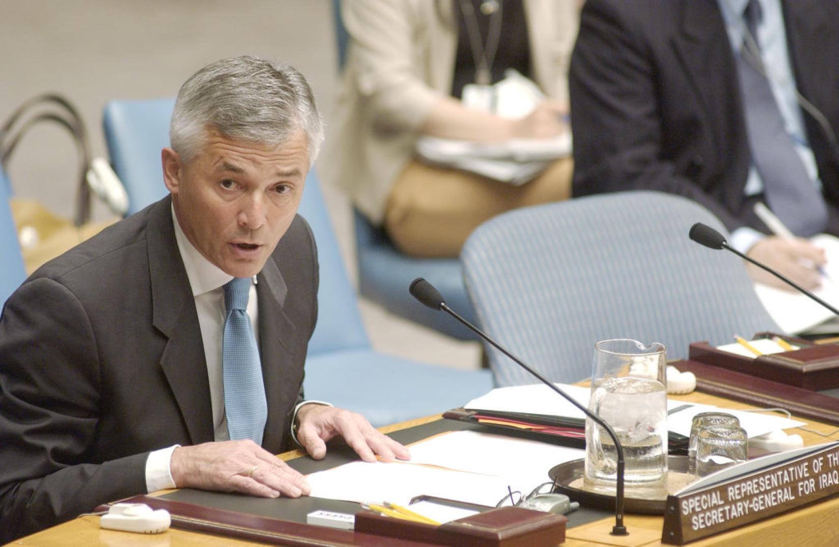 O brasileiro Sergio Vieira de Mello em uma de suas últimas reuniões na ONU em Nova York, em julho de 2003. Foto: ONU/Mark Garten