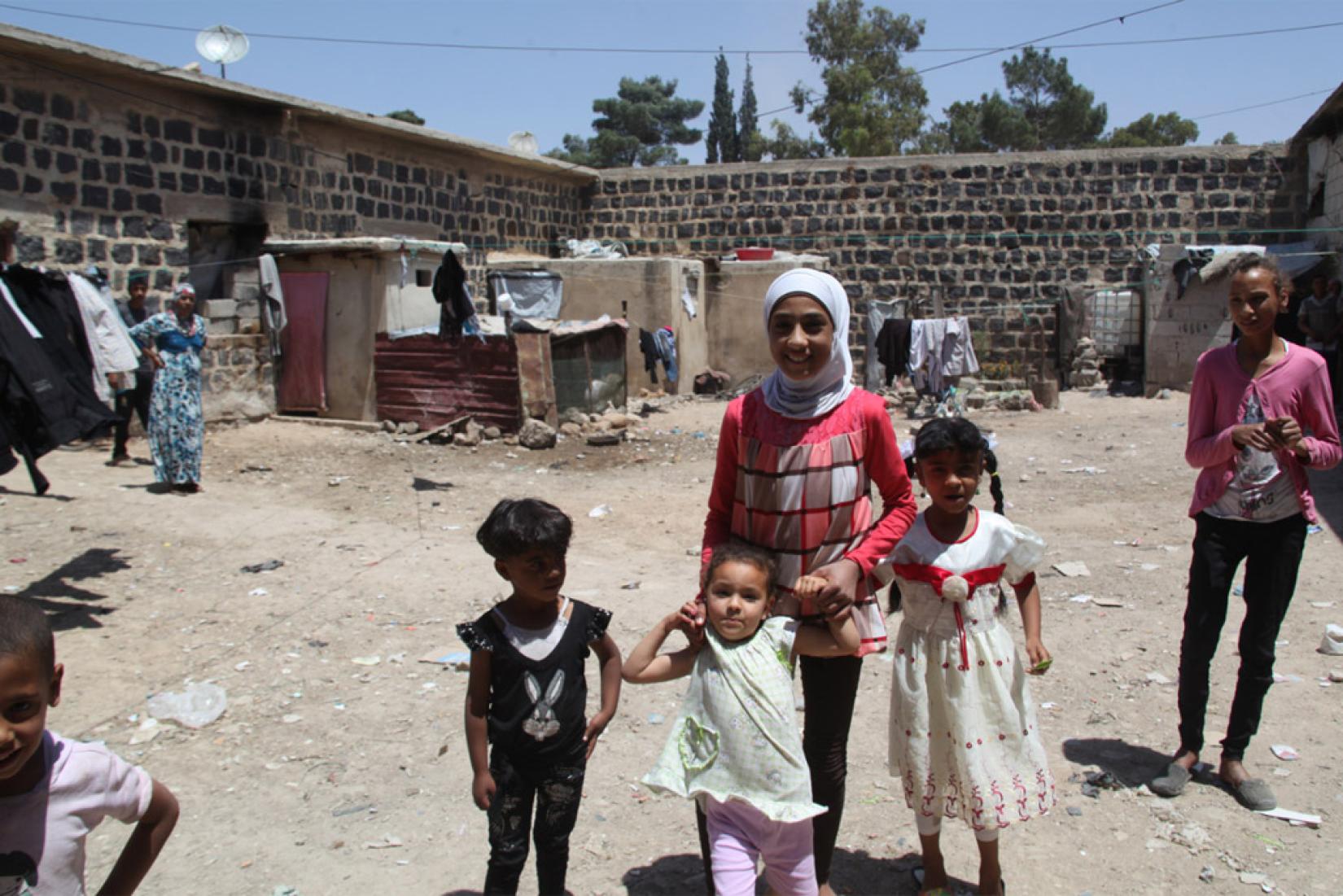 Refugiados da Palestina em abrigos temporários construídos pela UNRWA. Foto: UNRWA/Taghrid Mohammad