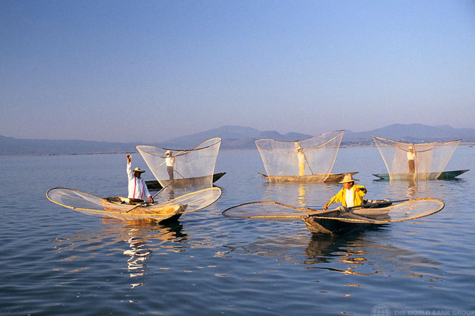 Barcos de pesca no México. Foto: Banco Mundial/Curt Carnemark