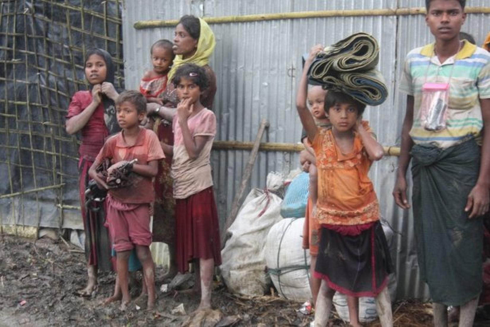 Chegada dos rohingyas na área de Ukhiya, em Bangladesh, logo após cruzarem a fronteira com o estado de Rakhine, no norte de Mianmar. Foto: ACNUR/Vivian Tan