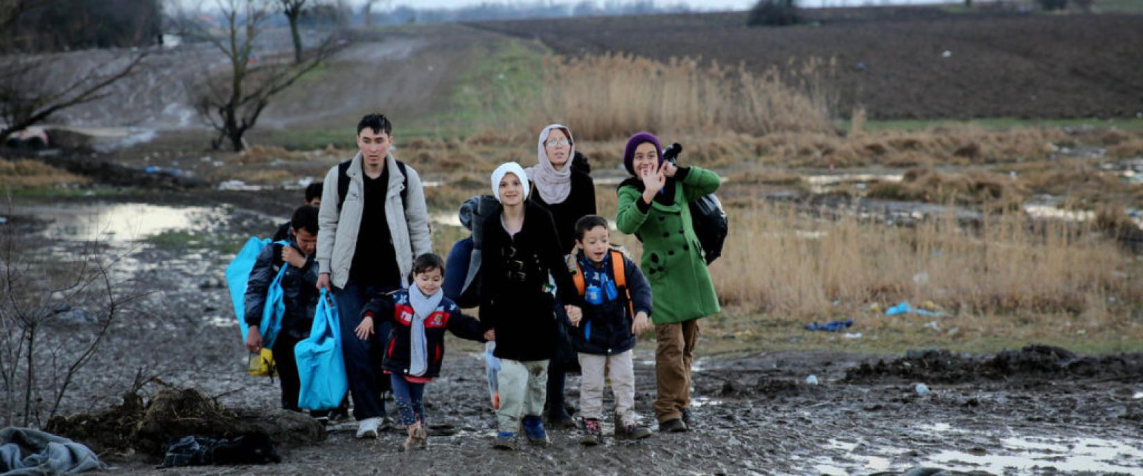 Família de migrantes em Miratovac, Sérvia. Foto: ONU