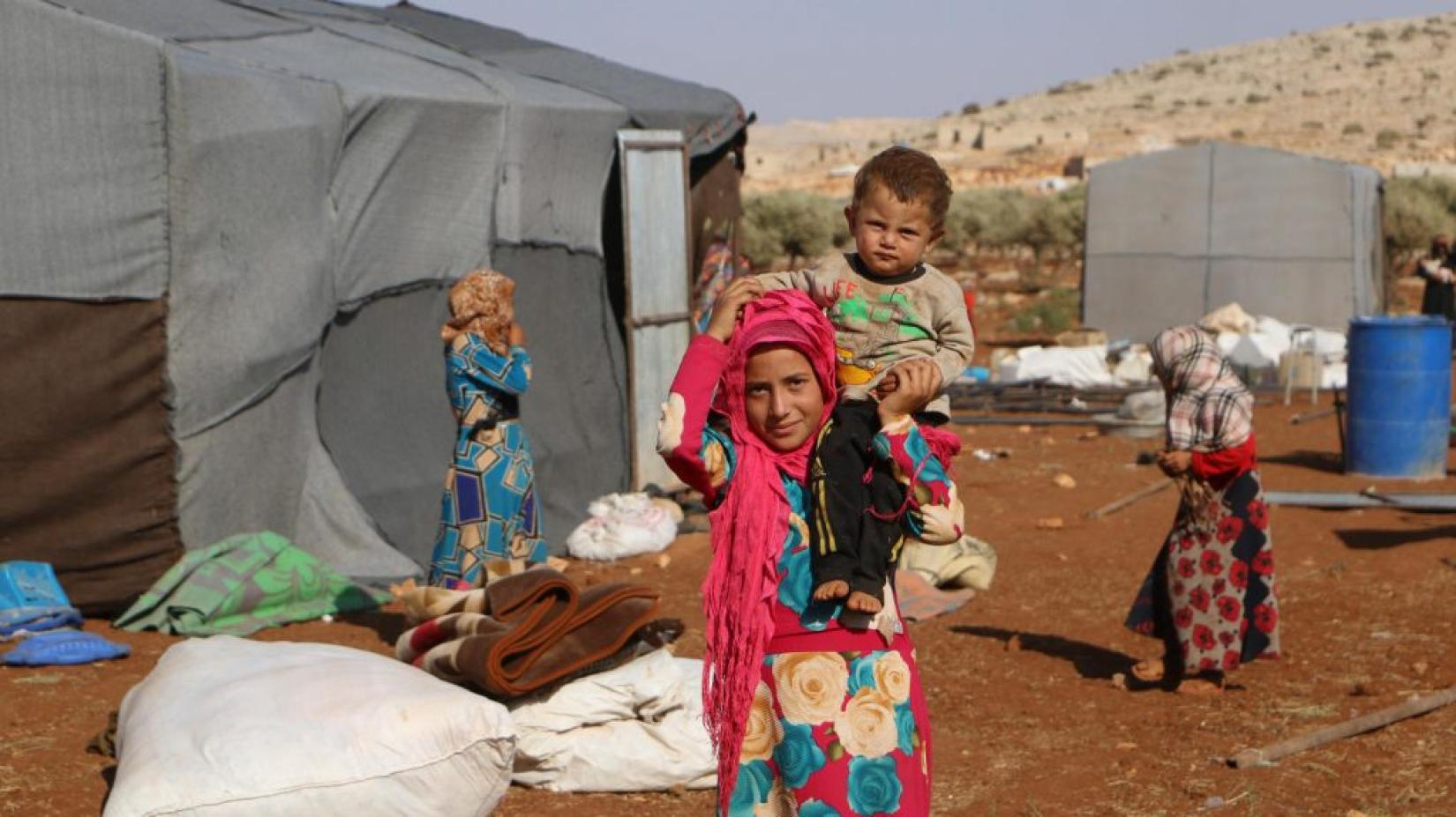 Para fugir da violência, famílias sírias montam acampamento improvisado ao norte de Idlib. Imagem de setembro de 2018. Foto: UNICEF/Watad