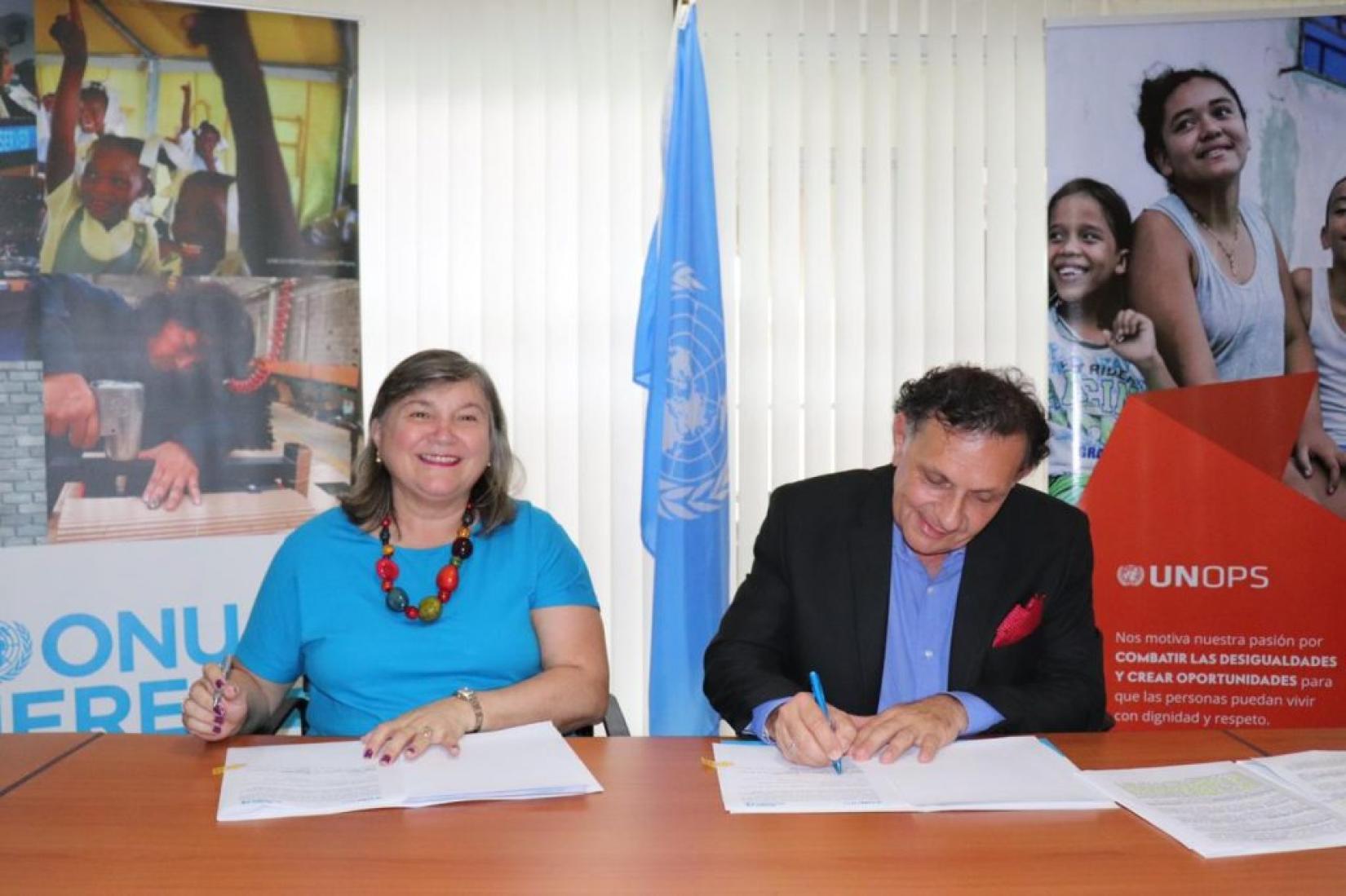 O acordo foi assinado na Cidade do Panamá por Maria-Noel Vaeza, diretora regional da ONU Mulheres para as Américas e o Caribe; e Fabrizio Feliciani, diretor regional para a América Latina e o Caribe do UNOPS. Foto: UNOPS
