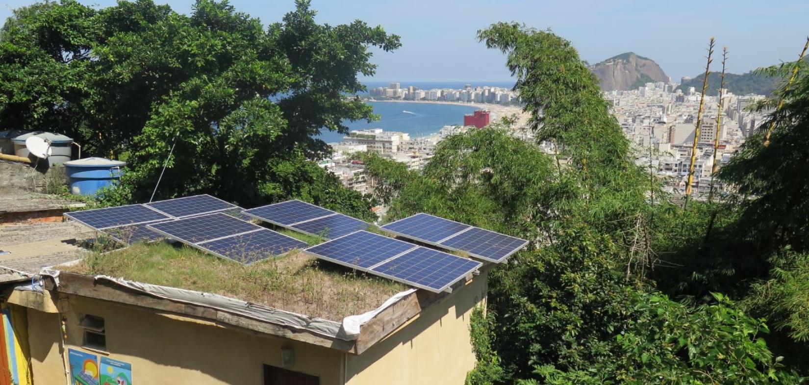 O projeto ‘Revolusolar’ prevê instalações solares, treinamento profissional para residentes e oficinas para crianças sobre sustentabilidade.