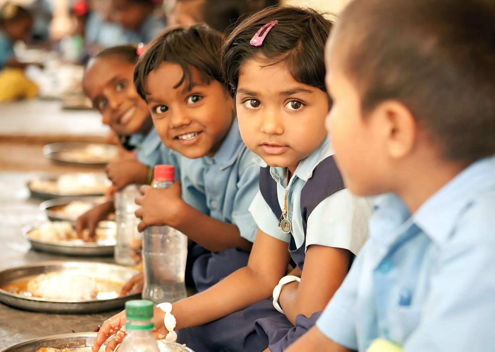 Quase 3/4 dos países que participaram do questionário disseram que seus programas de alimentação escolar podem agir como redes de segurança social, fornecendo alimento a crianças pobres ou vulneráveis.