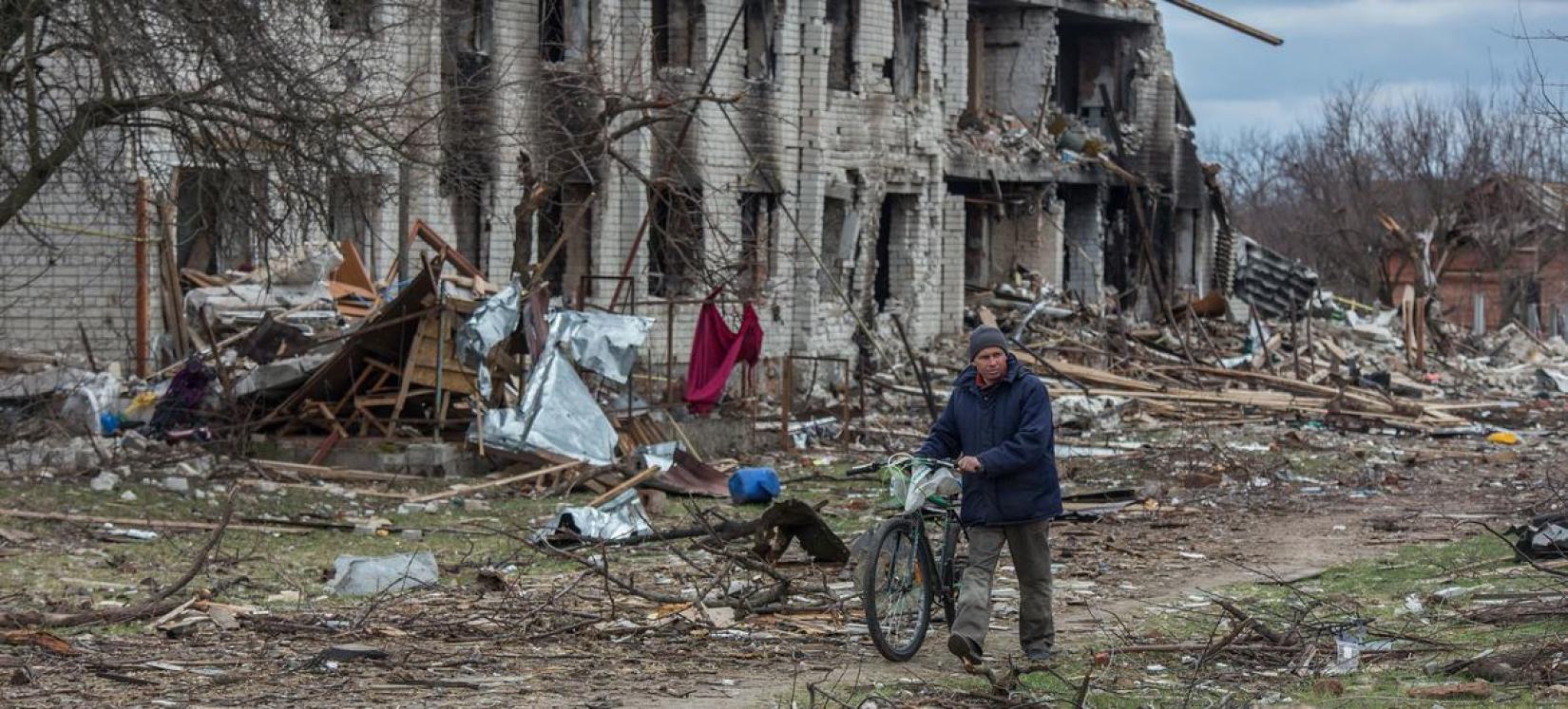 Vila de Novoselivka, perto de Chernihiv, na Ucrânia, foi fortemente bombardeada.