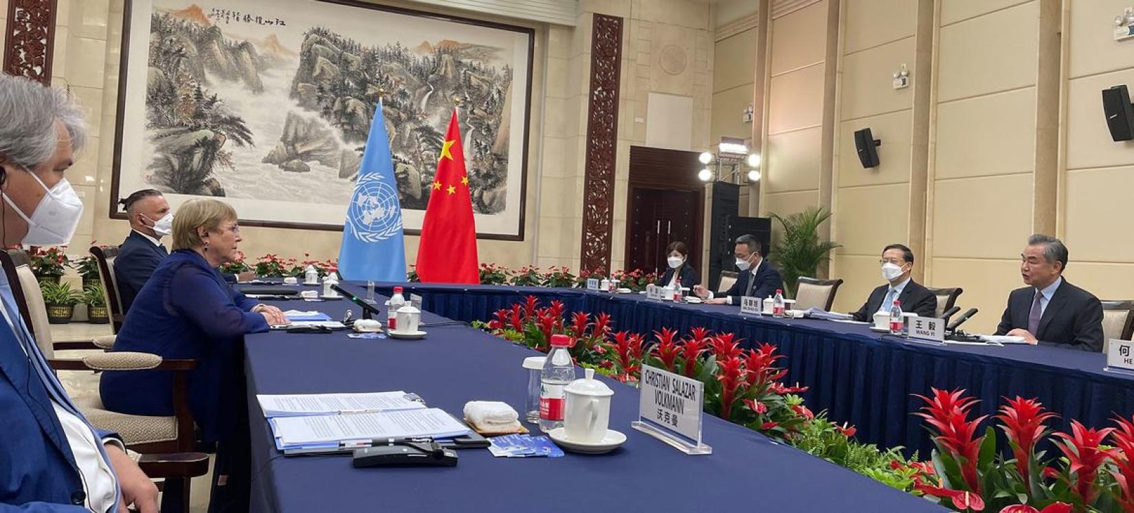 Bachelet encontrou-se com o ministro das Relações Exteriores da China, Wang Yi.