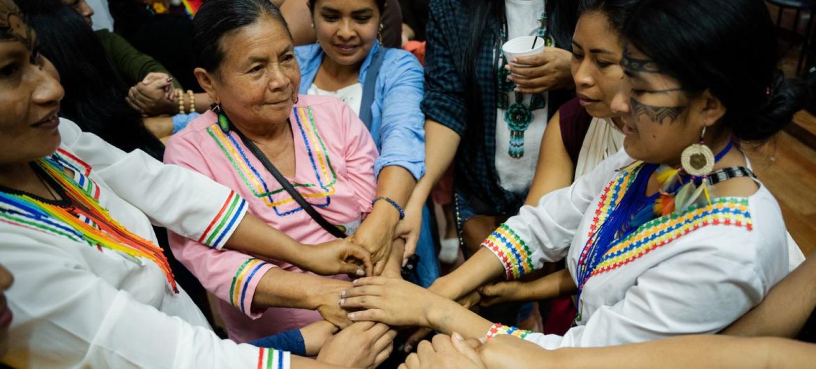 Na foto, encontro de mulheres Indígenas em Puyo, no Equador, em março de 2022.