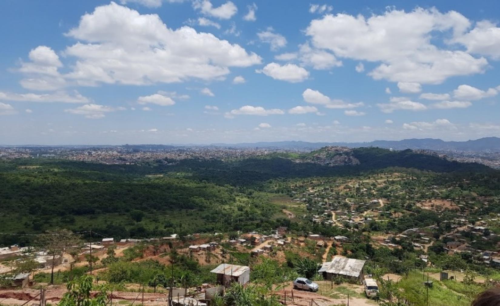 Foto aérea de Izidora, última porção de território não parcelado da capital mineira, localizada em uma área de grande relevância ambiental.