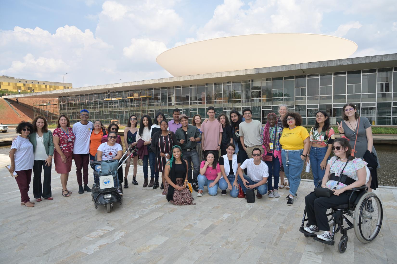 Participantes do INCLUSIVE NÓS! em visita ao Congresso Nacional.