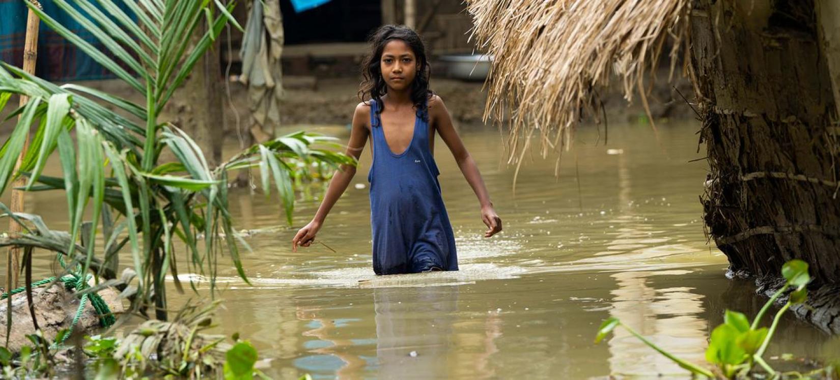 Escola foi fechada devido a fortes inundações no nordeste de Bangladesh.