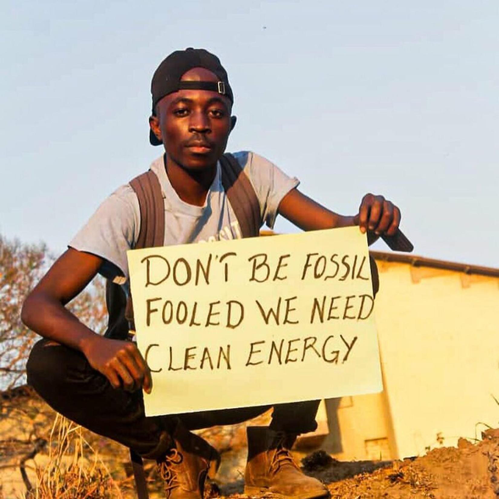 Enock fundou o grupo Heróis do Meio Ambiente, no norte da Zâmbia. Os Heróis do Meio Ambiente realizam campanhas locais de conscientização, atividades de plantio de árvores, educação sobre reciclagem e muito mais. 