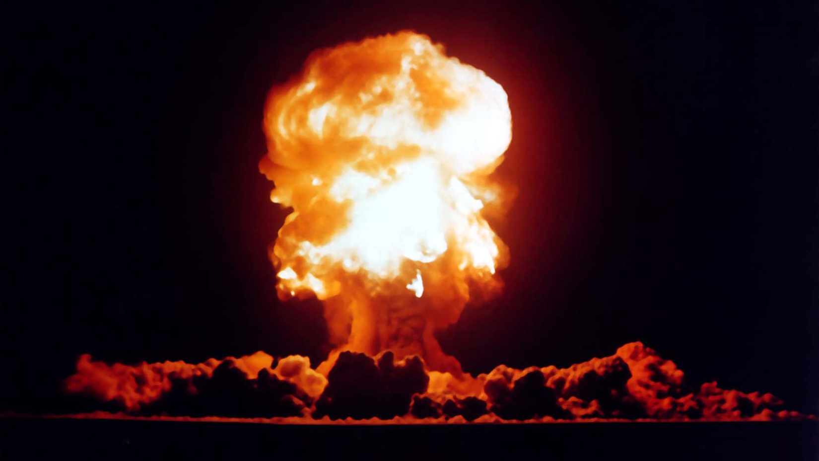 Teste nuclear da Operação Plumbbob, registrado no dia 14 de setembro de 1957, no estado de Nevada, nos Estados Unidos.