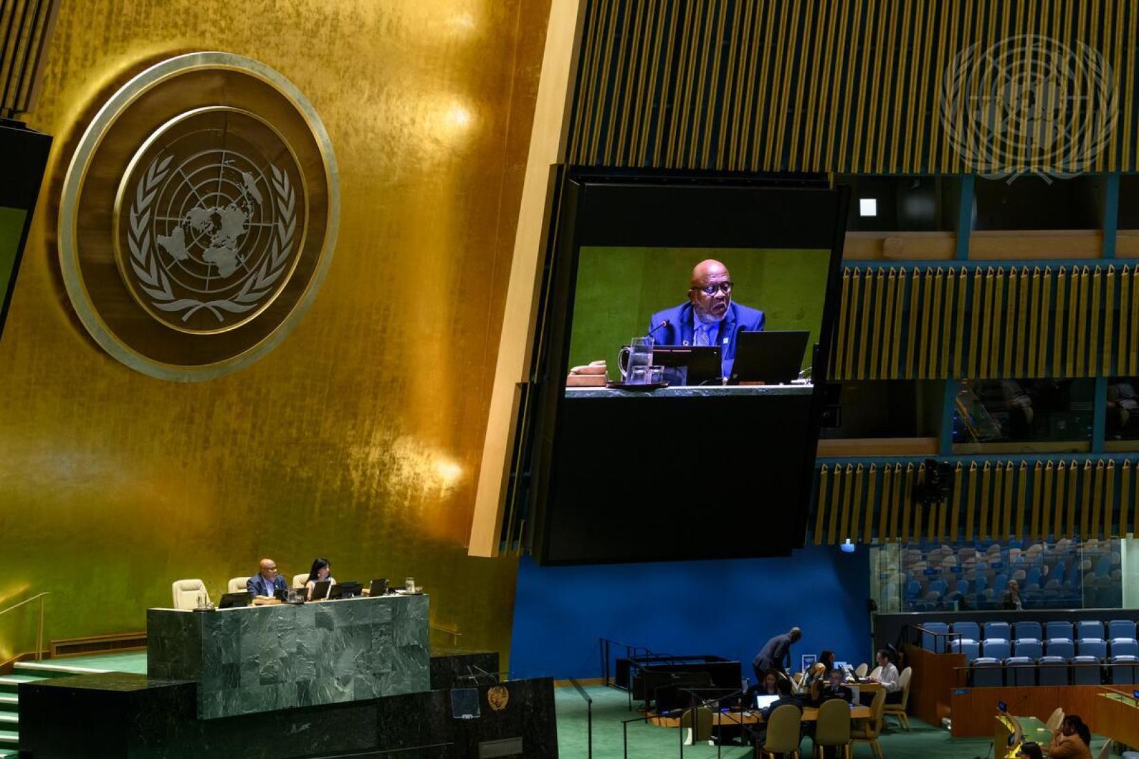 Dennis Francis, presidente da 78ª sessão da Assembleia Geral das Nações Unidas, preside a 3ª reunião plenária, sobre o uso do veto, realizada no dia 11 de setembro de 2023.