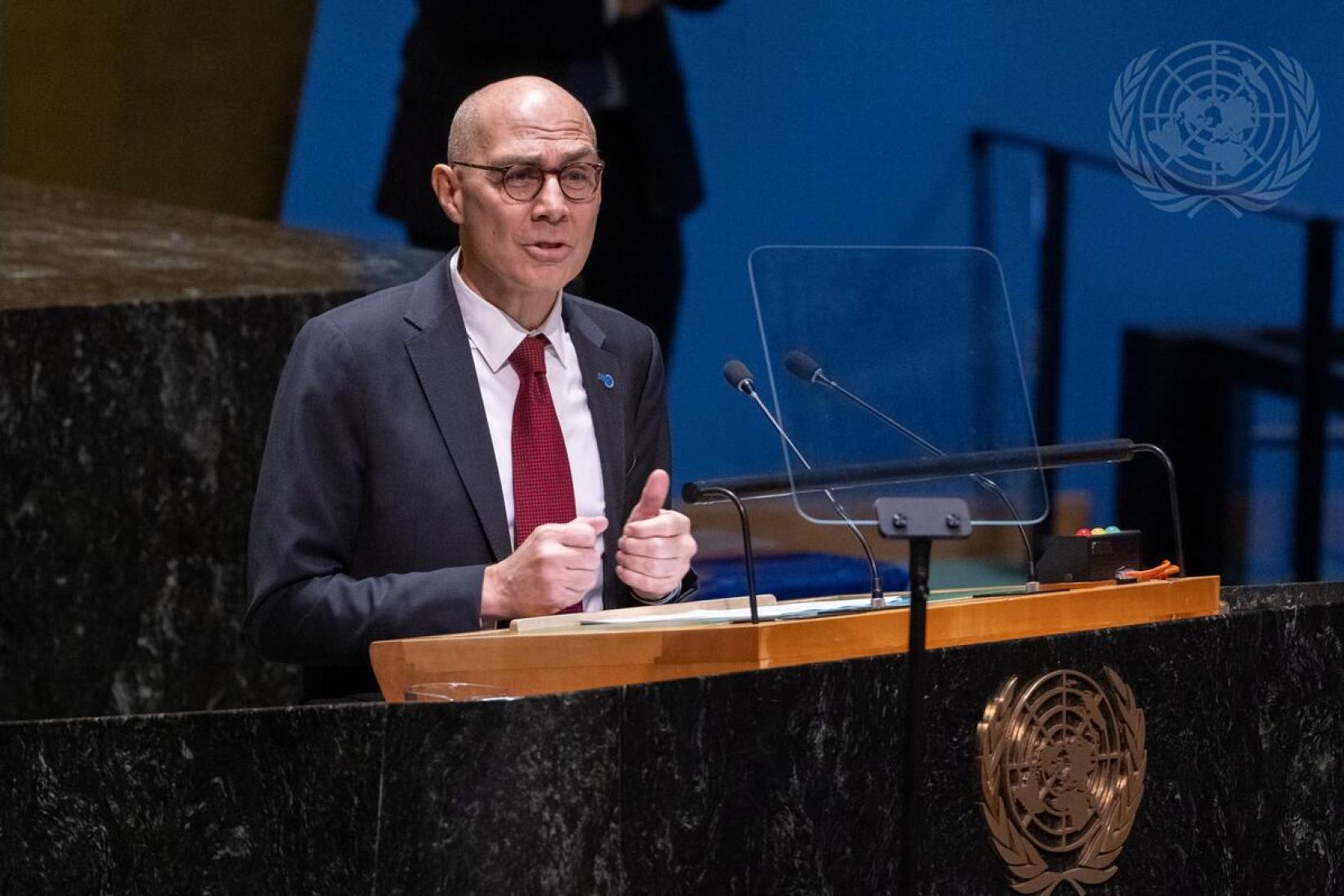 Alto Comissário das Nações Unidas para os Direitos Humanos, discursa na reunião da Assembleia Geral para marcar o 75º aniversário da Declaração Universal dos Direitos Humanos e a entrega do Prêmio da ONU para os Direitos Humanos de 2023, em 15 de dezembro de 2023, em Nova Iorque. 
