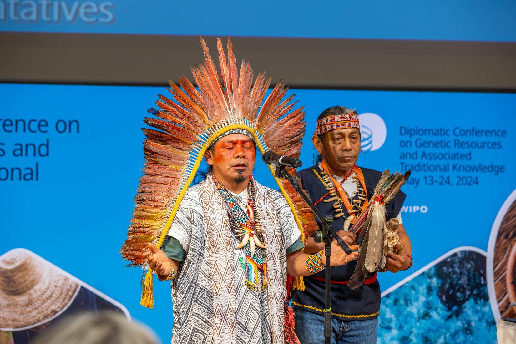e o primeiro Tratado da OMPI a incluir disposições específicas para Povos Indígenas e comunidades locais.