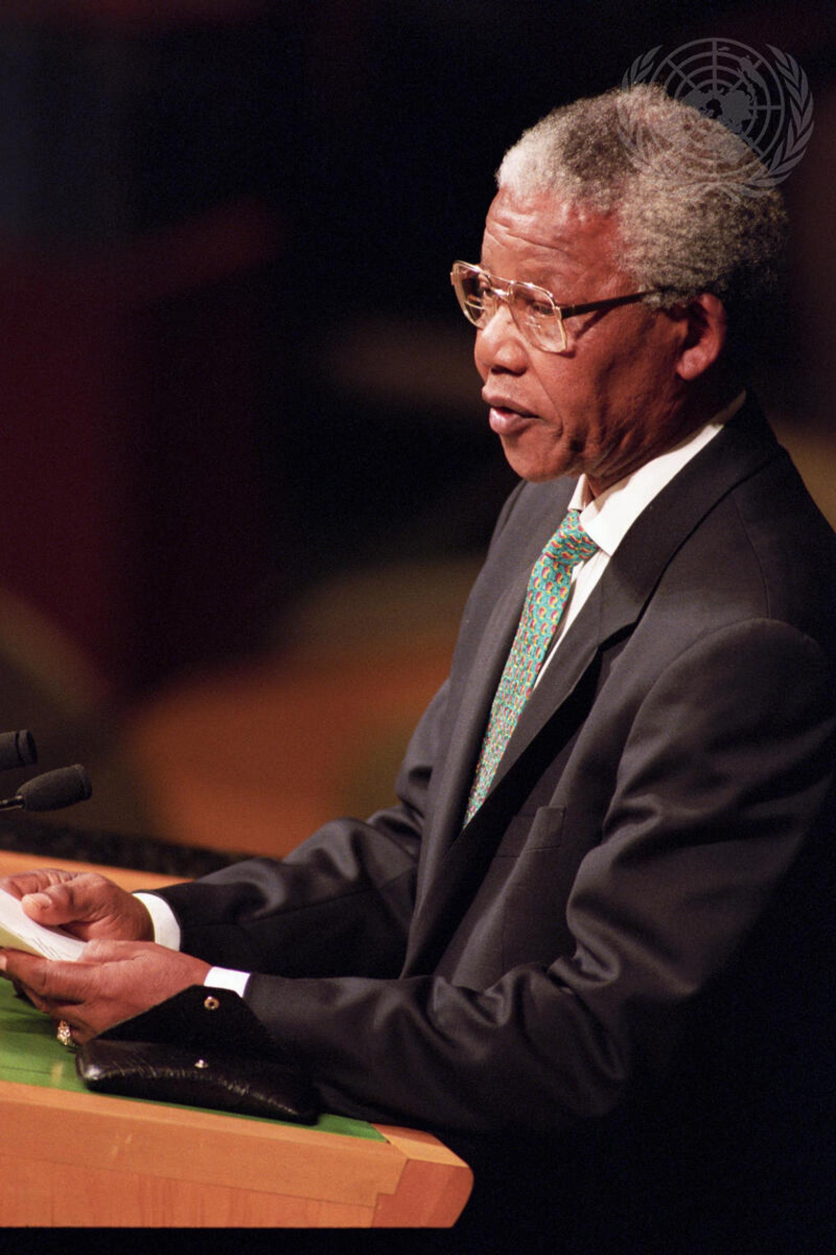 Nelson Mandela, presidente do Congresso Nacional Africano da África do Sul (ANC), discursando para o Comitê Especial contra o Apartheid.