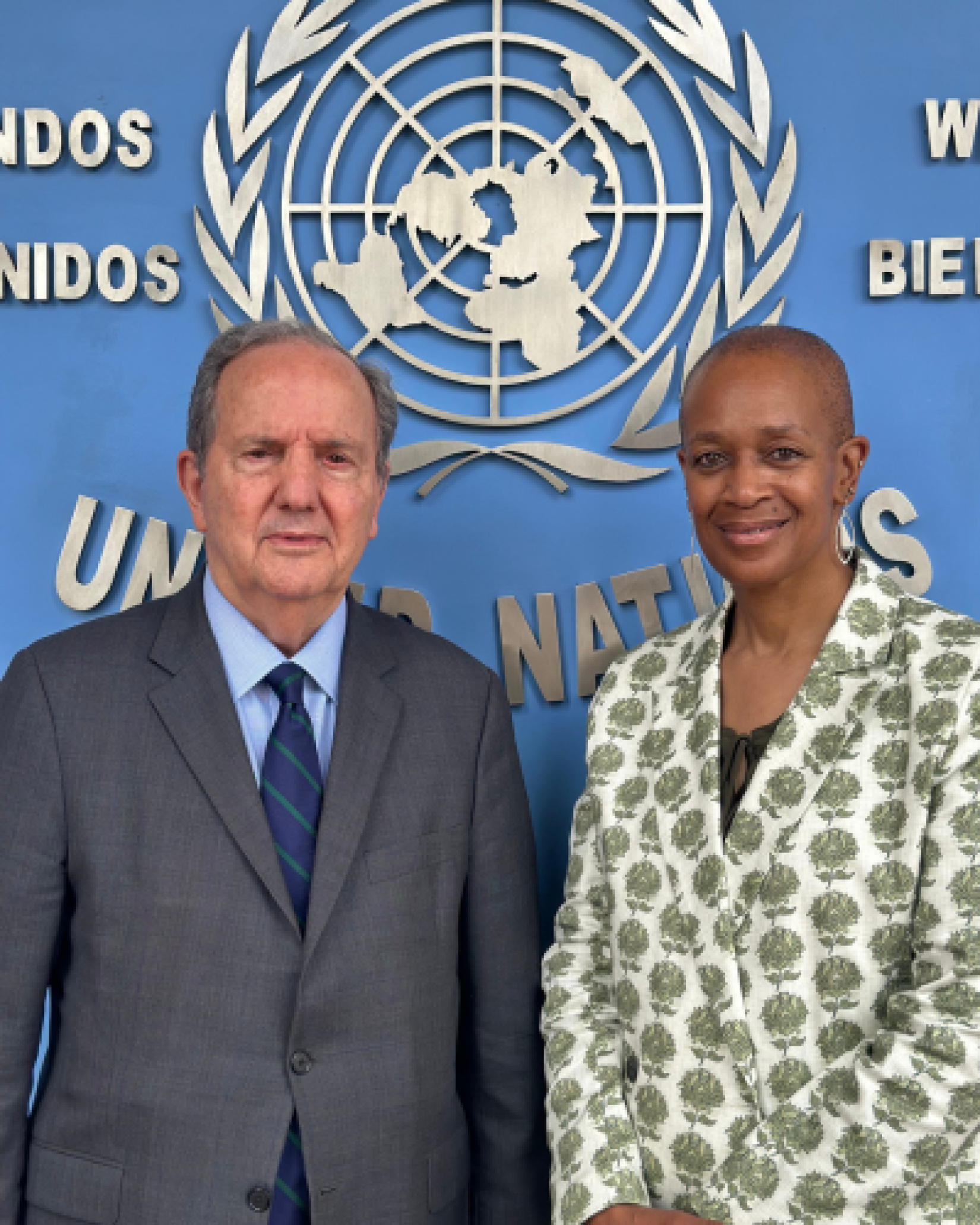 Tracie Keesse e Juan Mendez, integrantes do Mecanismo Internacional, no Centro de Informação das Nações Unidas para o Brasil (UNIC Rio), em 8 de dezembro de 2023.