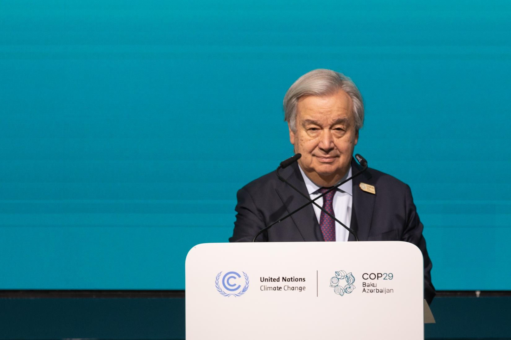 O secretário-geral da ONU, António Guterres, participa de coletiva de imprensa A 29ª Conferência das Partes da Convenção-Quadro das Nações Unidas sobre Mudança Climática (COP29), em Baku, em 21 de novembro de 2024. 