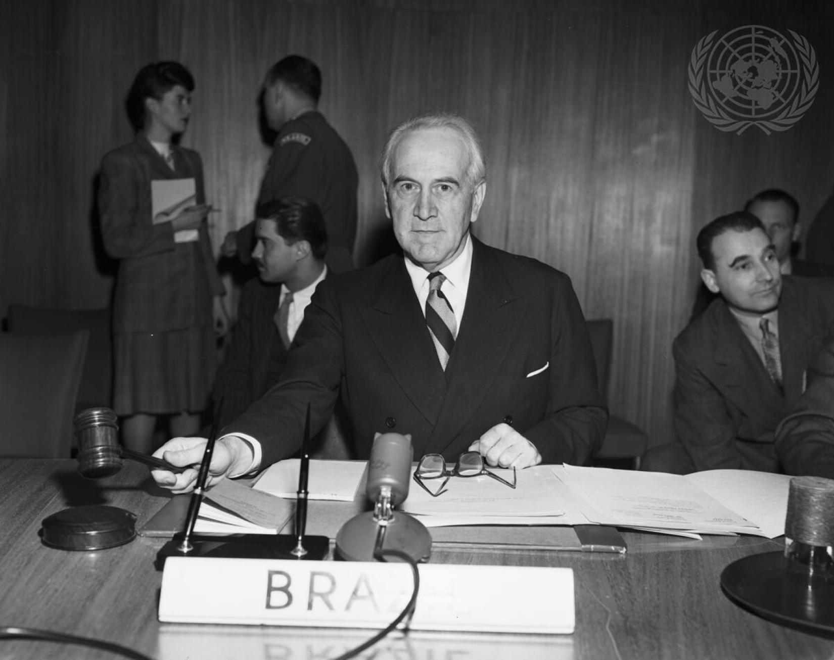 Oswaldo Aranha, representante brasileiro no Conselho de Segurança das Nações Unidas e presidente da primeira Sessão Especial da Assembleia Geral das Nações Unidas, em 28 de abril de 1947. Crédito: ONU.