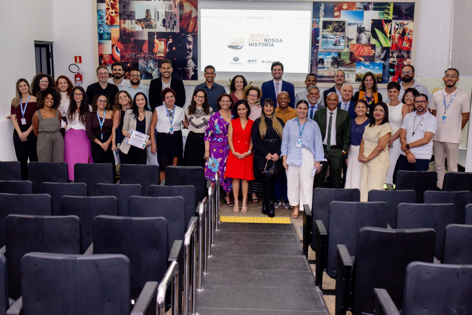 Equipe UNOPS em Maceió, MPF/AL e integrantes do Comitê Gestor no evento que marcou a assinatura