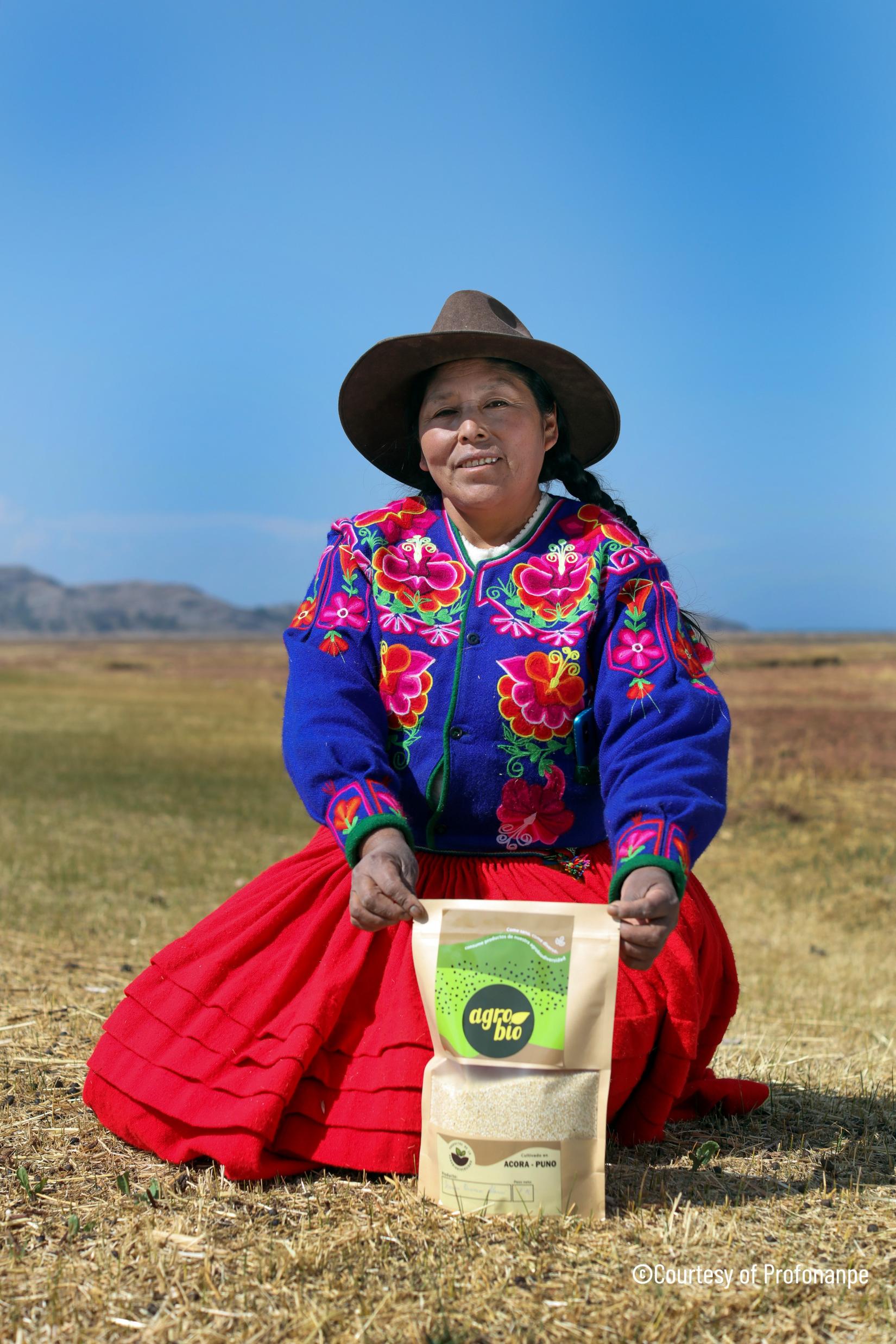 Luzmila Mendoza é conhecida como a "protetora de Ácora" e faz parte da segunda Plataforma de Gestão Agroclimática no país (PGA Ácora), um espaço de diálogo entre atores público-privados para promover a produção e o uso de informações hidrológicas, meteorológicas e agrícolas integradas, de acordo com as necessidades dos usuários de um território.