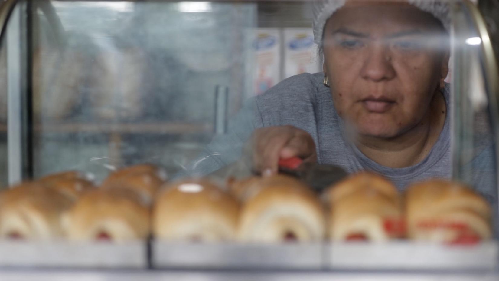 O ‘pão bom’ de Pacaraima: casal monta padaria com iguarias venezuelanas e reconstrói vida em Roraima