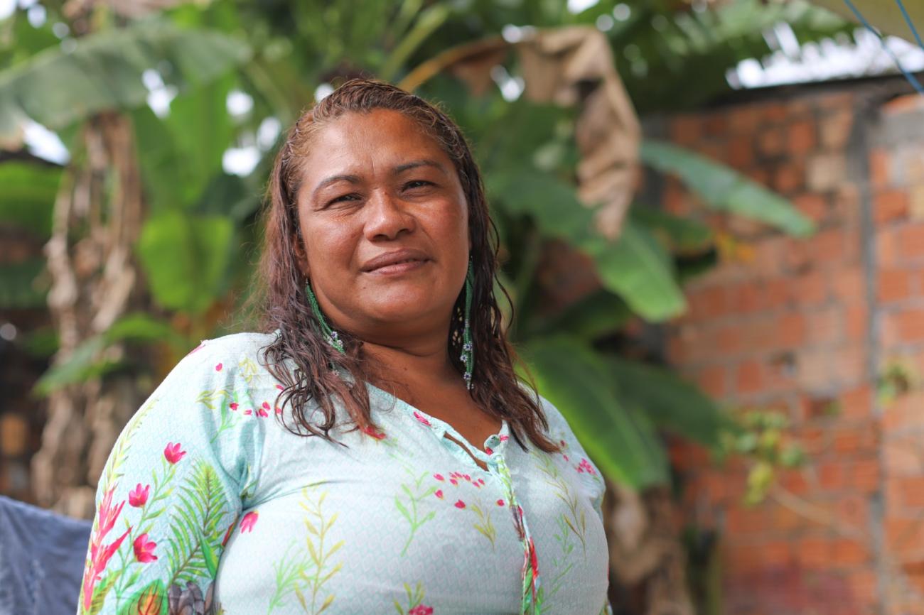 Professora Daisy Pérez usa experiência de 15 anos como educadora para ajudar crianças Warao em seu processo de inclusão e aprendizagem em Manaus. 