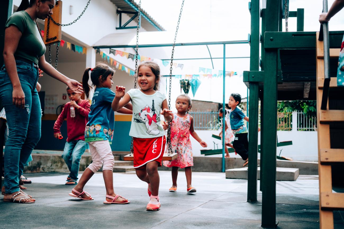 Com a escola revitalizada, banheiros adequados à altura das crianças e água de qualidade chegando até as torneiras das pias e bebedouros, a próxima etapa foi colocar toda a comunidade escolar dentro do plano para fazer a mudança real acontecer. 