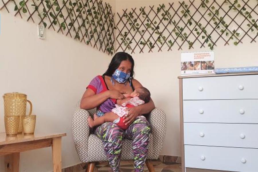 Os espaços, chamados de “Riconcitos de Amamantamiento”, apoiam mulheres migrantes e refugiadas da Venezuela, incluindo indígenas da etnia Warao, durante o período de amamentação.