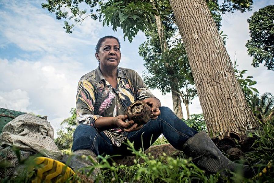 Leide Aquino, de 55 anos, moradora da Reserva Extrativista Chico Mendes, inovou na cadeia de castanha-do-Brasil.