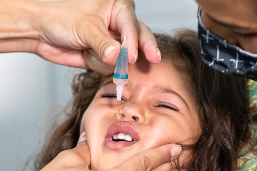 A região das Américas foi a primeira a eliminar a poliomielite - uma grande conquista na saúde pública -, mas o vírus ainda circula em outros países do mundo.