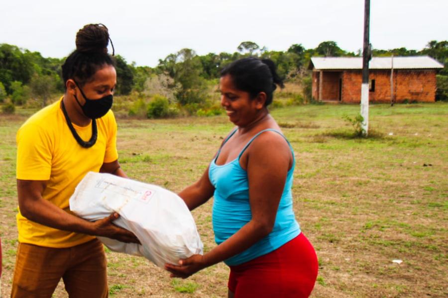 Cestas básicas compradas pelo UNOPS são distribuídas no Amapá