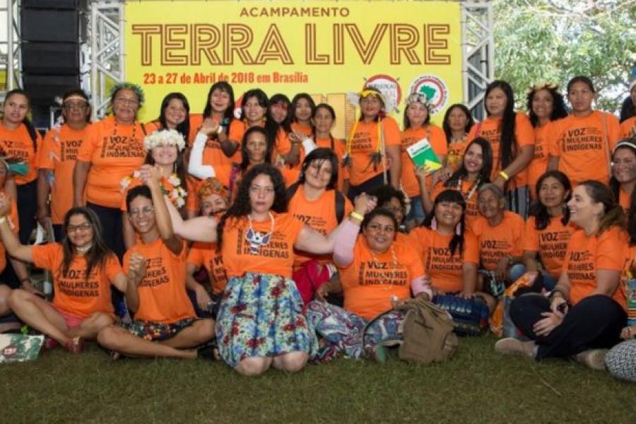 Em 2018, durante o Acampamento Terra Livre, mulheres indígenas aderem à campanha “UNA-SE pelo Fim da Violência contra as Mulheres”
