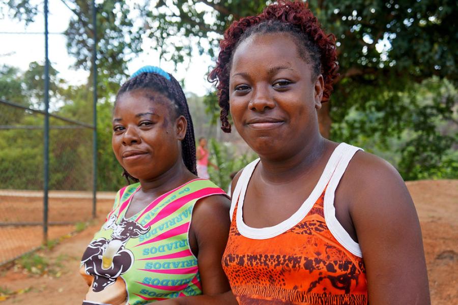 Mulheres da comunidade de Pirajá, subúrbio de Salvador, na Bahia, antes da pandemia.