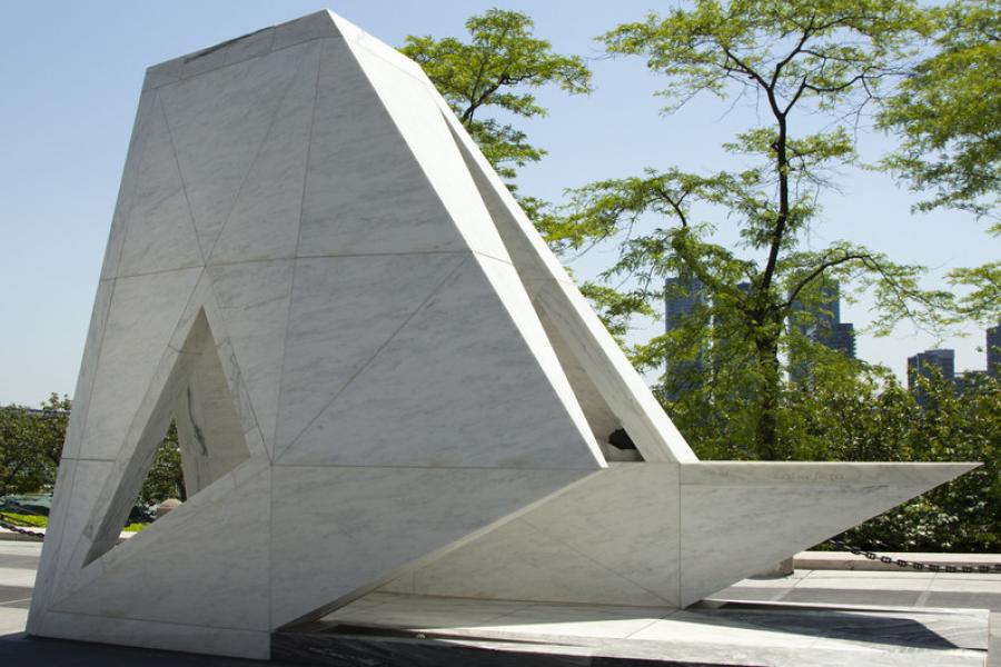 Arca do Retorno é um memorial para honrar as vítimas da escravidão e do comércio transatlântico de escravos, na sede da ONU em Nova Iorque