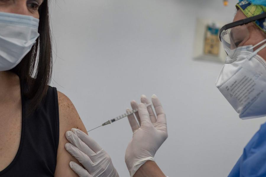 Vacinas da iniciativa COVAX irão imunizar colombianos contra COVID-19