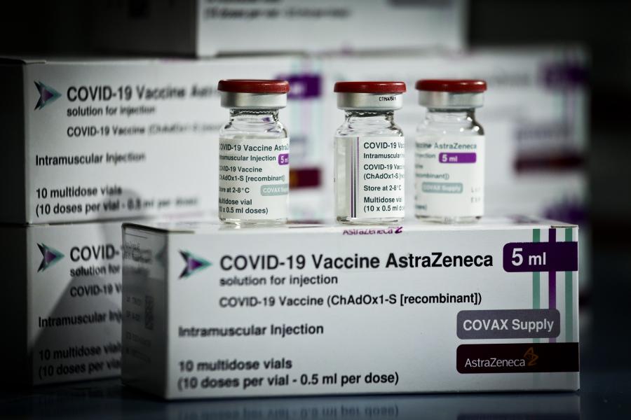 Vacina da AstraZeneca entregue no primeiro lote distribuído pelo mecanismo COVAX