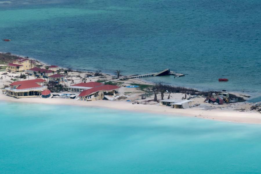 Vista aérea dos danos causados ??pelo furacão Irma em Antígua e Barbuda (2017)