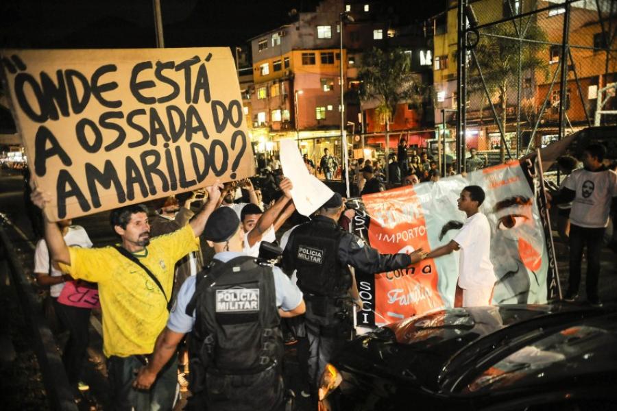Em 2015, moradores da Rocinha protestam contra o desaparecimento do pedreiro Amarildo de Souza