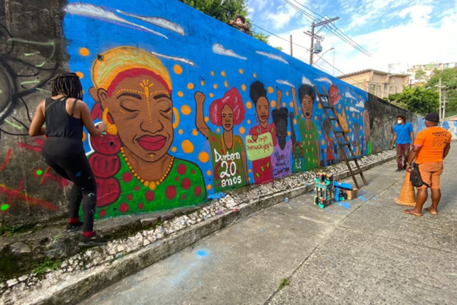 Mural grafitado como fruto do projeto “Cores e Vozes da Periferia” em Aquidabã, Salvador/BA