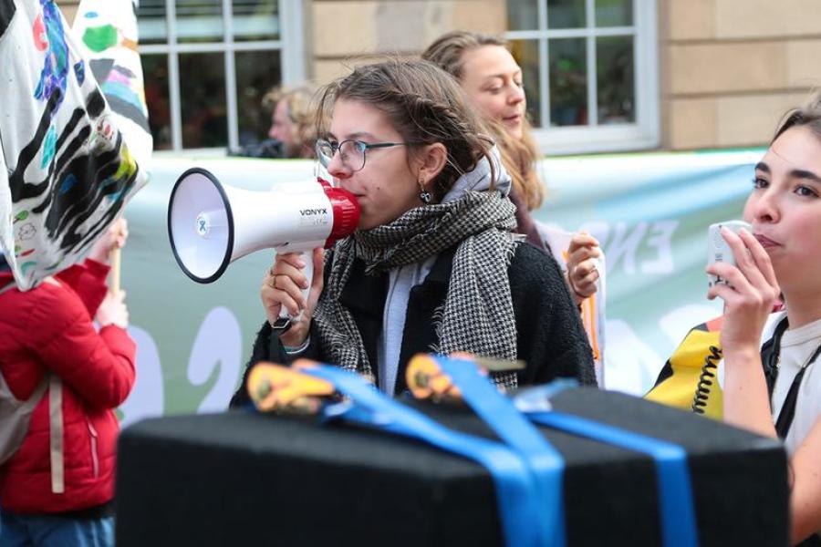 Durante a COP26 em Glasgow, na Escócia (2021), jovens se manifestam por ação climática
