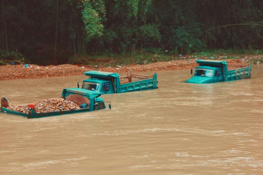 Inundações em Shaoguan, província de Guangdong, China, em 2020