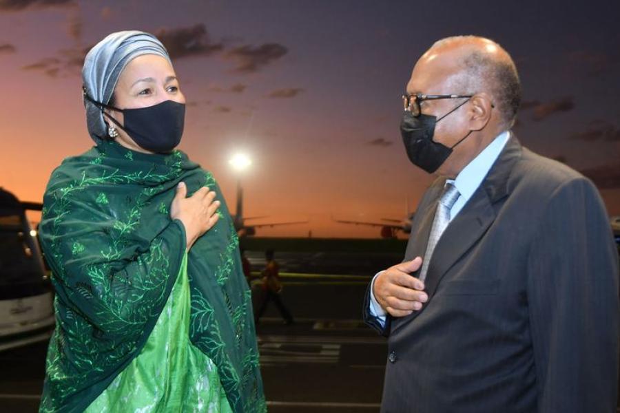 A vice-secretária-geral da ONU, Amina Mohammed, foi recebida pelo embaixadora Mehereteab Mulugeta, chefe de gabinete do Ministério dos Negócios Estrangeiros da Etiópia em sua chegada a Adis Abeba para participar na 35ª Cúpula da União Africana