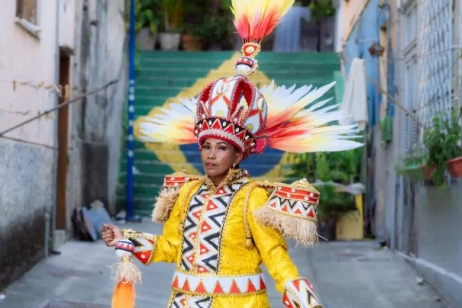 A refugiada venezuelana Ingrid Bucán antes do desfile no carnaval do Rio de Janeiro