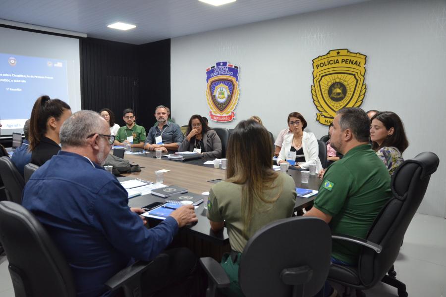 Legenda: Representantes do UNODC e de sistemas prisionais estaduais se reuniram na Secretaria de Estado de Administração Penitenciária do Maranhão, em São Luís, nos dias 5 e 6 de maio de 2022