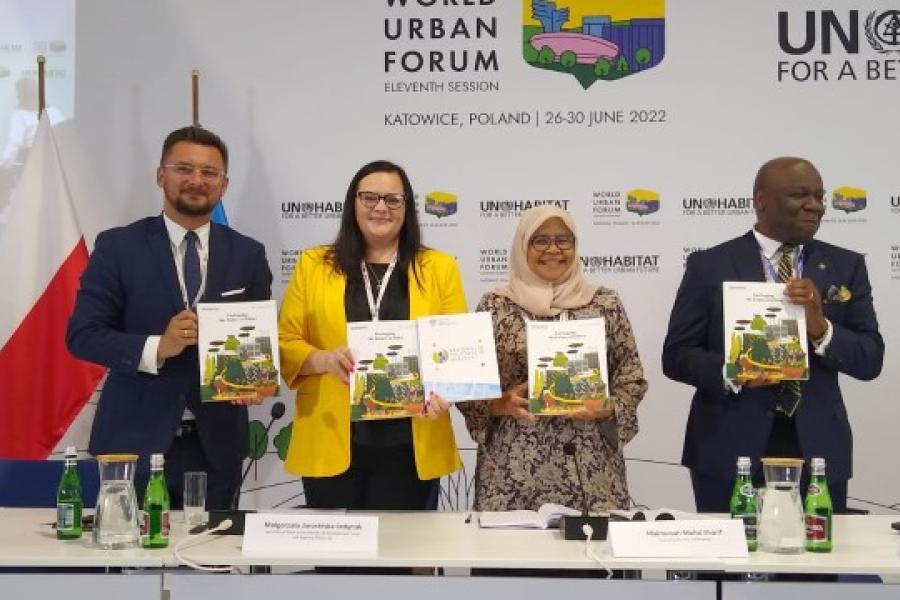 Diretora executiva da ONU-Habitat, Maimunah Mohd Sharif, participa do lançamento do Relatório Mundial das Cidades 2022 no Fórum Urbano Mundial, na Polônia.